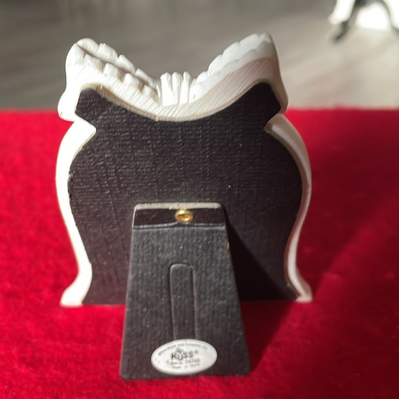 Russ Berrie & Co. Small 3D Wedding Bell w/Bow & Doves Oval Picture Frame - Picture 3 of 4